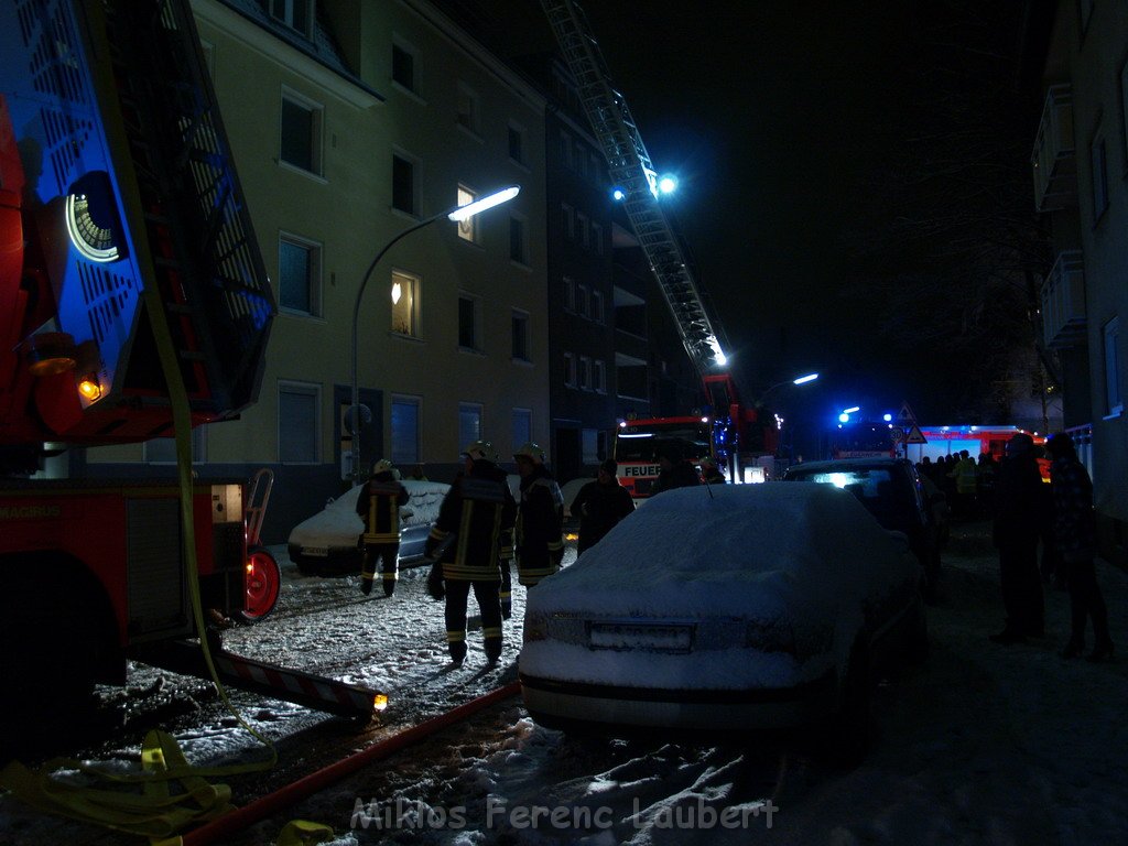 Feuer in Kueche Koeln Vingst Homarstr P633.JPG